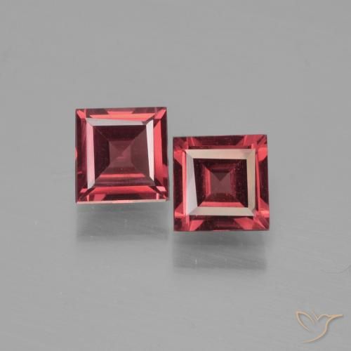 1,38 ct quadratischer Pyrop-Granat, 5 x 4,9 mm aus Mosambik, Photo A