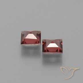 Pyrope Garnet Gemstones in 5 x 5 mm (calibrated) Size for Sale, Pyrope Garnet Stones in Merlot Red Color
