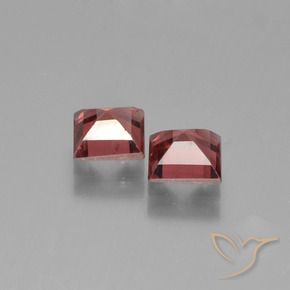 Pyrope Garnet Gemstones in 5 x 5 mm (calibrated) Size for Sale, Pyrope Garnet Stones in Scarlet Red Color