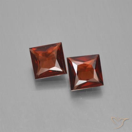 1.29 ct Princess Cut Pyrope Garnet, 5 x 5 mm From Mozambique, Photo A