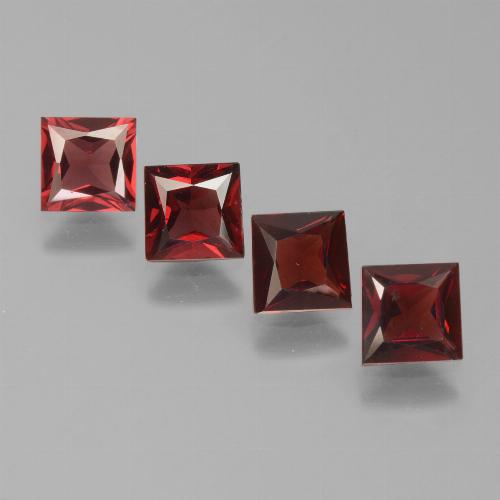 Rojo sangría Granate Piropo Gema - 0.7ct Corte Princesa (ID: 451310)