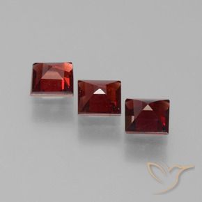 Pyrope Garnet Gemstones in 4.6 x 4.5 mm Size for Sale, Pyrope Garnet Stones in Deep Blood Red Color