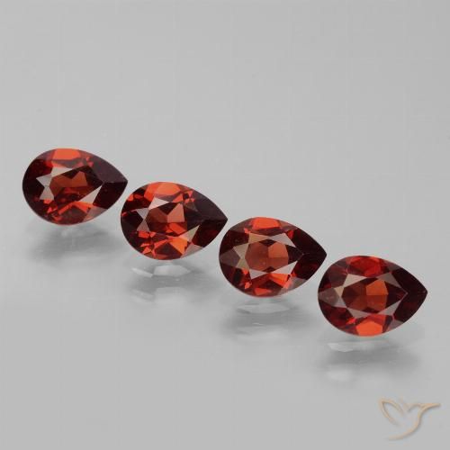 4-teiliges Pyrop-Granat / Set - Birnen Schliff Rot aus Mosambik - Größe 7,1 x 5,2mm, Gewicht 3,44 ct gesamt / Durchschn. je 0,86 ct, Farbe: Merlot Rot, Mohs-Härte 6,5 - 7,5 Geeignet für den täglichen Gebrauch im Schmuck, Photo A