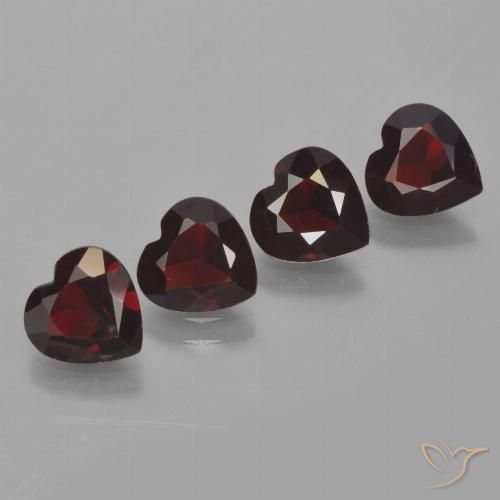4 Stück 6,2 x 6,1mm herzschliff Pyrop-Granat / Set - 3,17 ct Gesamtgewicht / Durchschn. je 0,79 ct, Farbe: Dunkelrot, Mohs-Härte 6,5 - 7,5 Geeignet für den täglichen Gebrauch im Schmuck, Photo A