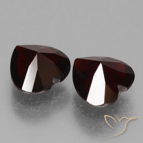 Pyrope Garnet Gemstones in 6 x 6 mm (calibrated) Size for Sale, Pyrope Garnet Stones in Blackish Red Color