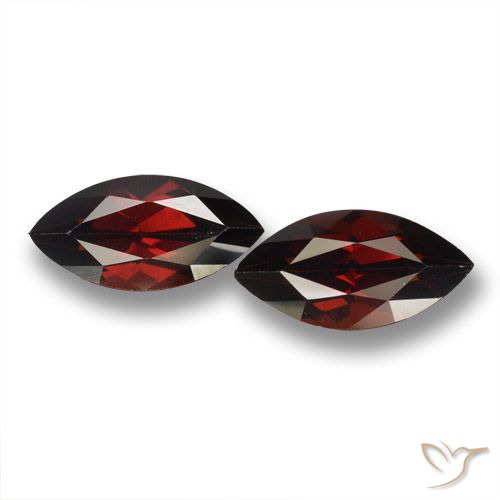 12,1 x 6,1mm Marquise Pyrop-Granat-Paar - Gewicht 4,43 ct gesamt / durchschnittl. 2,22 ct, Garantiert natürliche Edelsteine, Dunkelrot Farbe in VVS-VS Reinheit, Mohs-Härte 6,5 - 7,5 Geeignet für den täglichen Gebrauch im Schmuck, Photo A