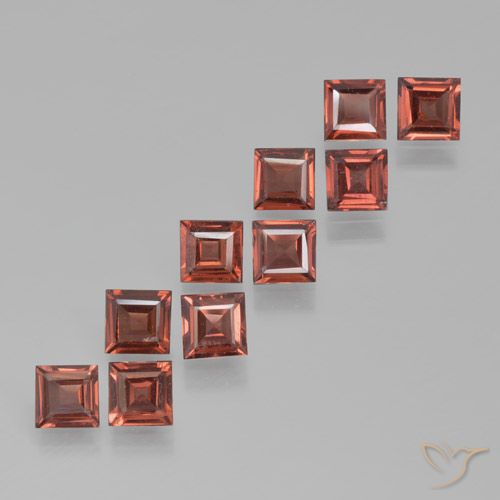 Lotto di 10 pezzi Granato piropo bacca rossa taglio quadrato dal Mozambico - Dimensioni 4,1 x 4mm, peso 3,96 ct totali / media. 0,4 ct ciascuno, durezza Mohs 6,5 - 7,5 adatto per gioielli da indossare ogni giorno, Photo A