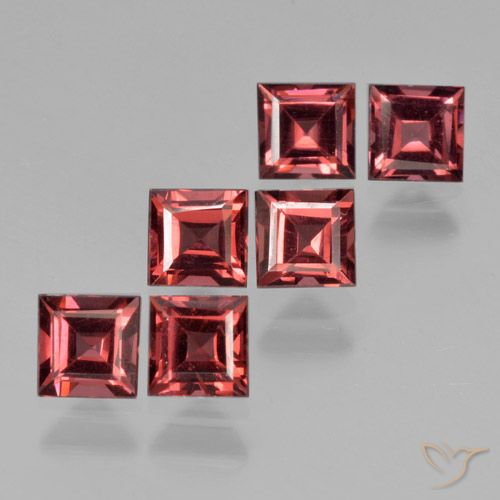2,96 ct quadratischer Pyrop-Granat, 4,1 x 4 mm aus Mosambik, Photo A