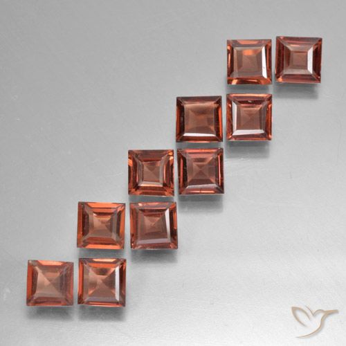 10-teiliges Set quadratischer roter Pyrop-Granat aus Mosambik - Gewicht 3,52 ct gesamt / Durchschn. je 0,35ct, Größe 4 x 4mm, Farbe: Tiefrose-rot, Mohs-Härte 6,5 - 7,5 Geeignet für den täglichen Gebrauch im Schmuck, Photo A