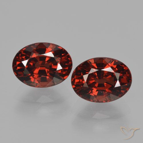 3.93 ct Oval Cut Pyrope Garnet, 8.1 x 6 mm From Mozambique, Photo A