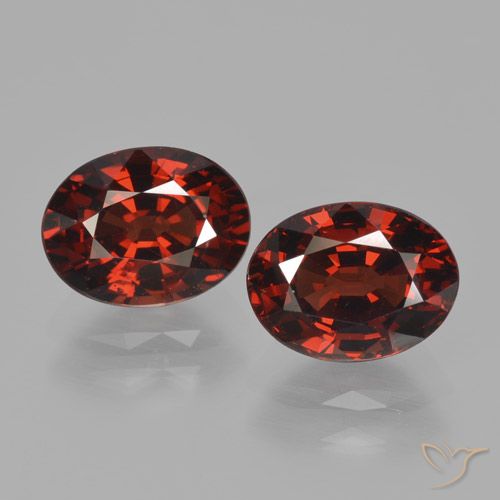 Deep Red Pyrope Garnet Gem - 1.8ct Oval Facet (ID: 466152)