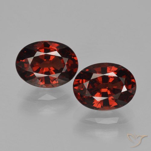 3.43 ct Oval Cut Pyrope Garnet, 8 x 6 mm From Mozambique, Photo A
