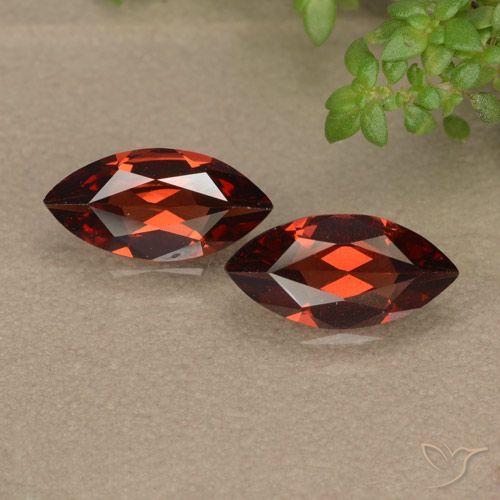Par de Granate Piropo Marquesa a juego de 10,1 x 5mm - Peso 2,14 ct en total / promedio. 1,07 ct cada uno, piedra preciosa natural No tratado, color Rojo oscuro con claridad vvs-vs, dureza Mohs 6.5 - 7.5 Adecuado para joyas de uso diario, Photo A