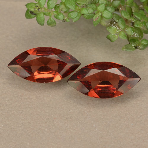 Scarlet Red Granato piropo Gem - 0.8ct Marquise sfaccettato (ID: 479254)