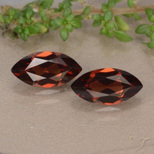2 pezzi Granato piropo rosso Taglio marquise abbinato di dimensioni 10,1 x 5,2mm, peso 2,46 ct totali / media. 1,23 ct ciascuno, giallo in purezza VVS-VS, gemma naturale non trattati, durezza Mohs 6,5 - 7,5 adatto per gioielli da indossare ogni giorno , Photo A