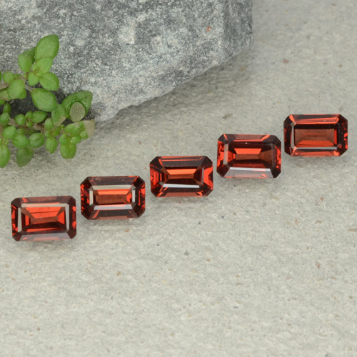 Rojo medio Granate Piropo Gema - 0.7ct Corte octagonal (ID: 480928)