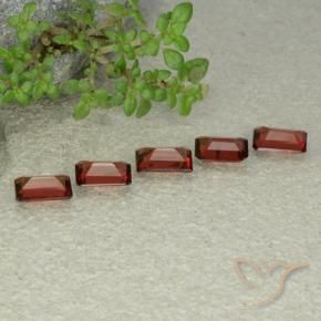 Pyrope Garnet Gemstones in 5.4 x 3.8 mm Size for Sale, Pyrope Garnet Stones in Scarlet Red Color