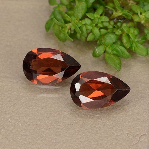 Medium Red Pyrope Garnet Gem - 0.8ct Pear Facet (ID: 487721)