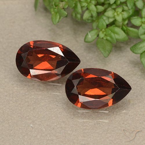 Medium Red Гранат Пироп Камень - 0.9ct Фасетная Груша (ID: 487775)