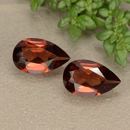 Rosso scuro Granato piropo Gem - 0.9ct Sfaccettatura a pera (ID: 487777)