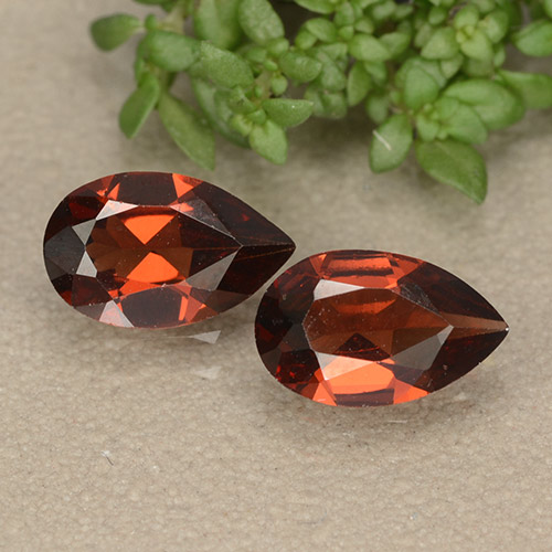 Rouge Sangria Grenat Pyrope gemme - 0.9ct Poire facette (ID: 487781)