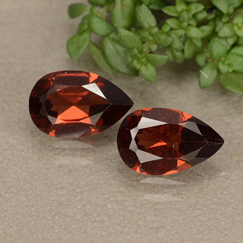 tiefrot Pyrop-Granat Edelstein - 0.8ct Birnen Schliff (ID: 487783)