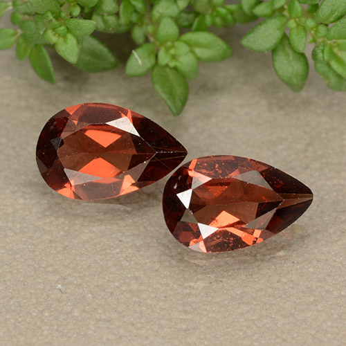 Deep Red Pyrope Garnet Gem - 0.8ct Pear Facet (ID: 487872)
