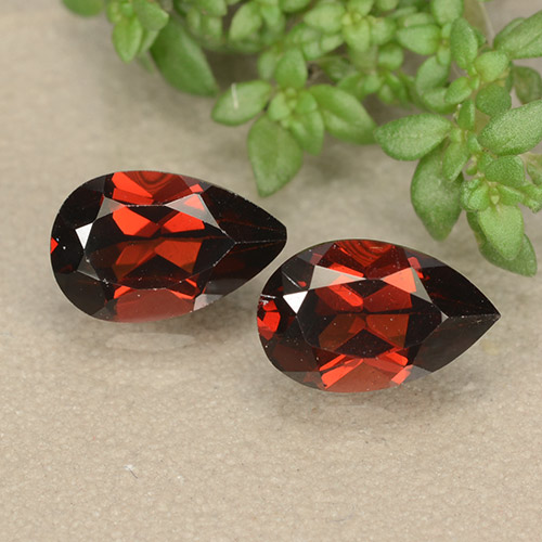 Currant Red Pyrope Garnet Gem - 1.1ct Pear Facet (ID: 487878)