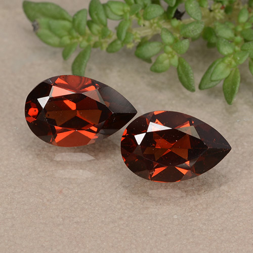 Rouge vif Grenat Pyrope gemme - 1.1ct Poire facette (ID: 488480)