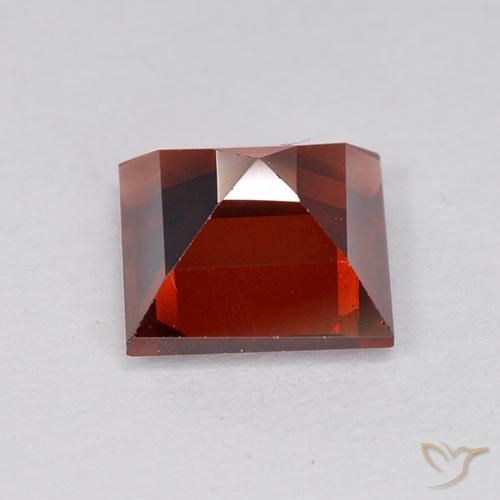 Pyrope Garnet Gemstone in 7 x 7 mm (calibrated) Size for Sale, Pyrope Garnet Stone in Dark Red Color