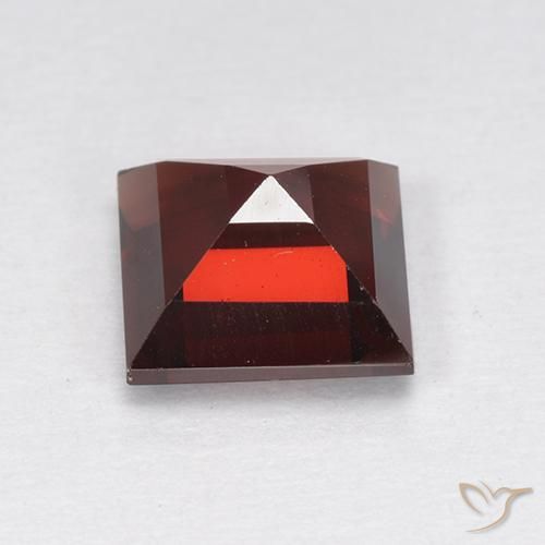 Pyrope Garnet Gemstone in 7 x 7 mm (calibrated) Size for Sale, Pyrope Garnet Stone in Deep Blood Red Color