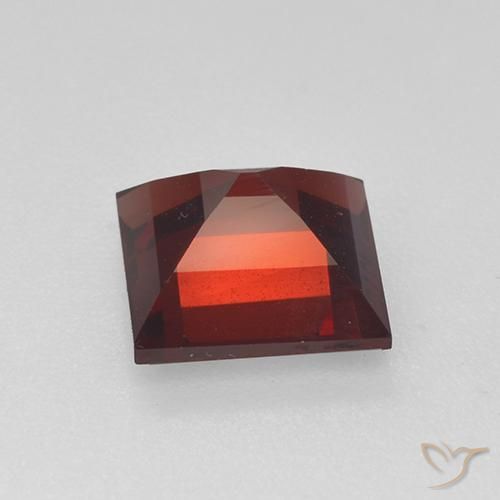 Pyrope Garnet Gemstone in 7 x 7 mm (calibrated) Size for Sale, Pyrope Garnet Stone in Dark Red Color