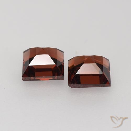 Pyrope Garnet Gemstones in 4 x 4 mm (calibrated) Size for Sale, Pyrope Garnet Stones in Dark Red Color