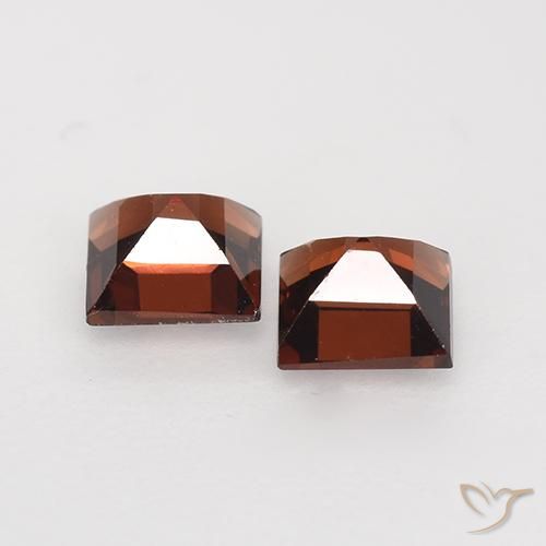 Pyrope Garnet Gemstones in 4 x 4 mm (calibrated) Size for Sale, Pyrope Garnet Stones in Dark Red Color