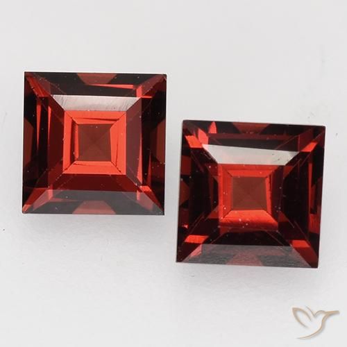 Dark Red Pyrope Garnet Gem - 0.5ct Square Facet (ID: 528088)