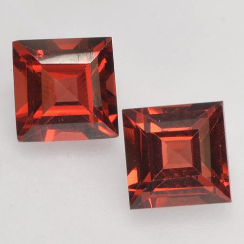 4,1 x 4,1mm Paar quadratischer Pyrop-Granat - Gewicht 0,95 ct gesamt / durchschn. 0,48 ct, Tiefrot Farbe in VVS-VS Reinheit, natürlicher Edelstein, Mohs-Härte 6,5 - 7,5 Geeignet für den täglichen Gebrauch im Schmuck, Photo A