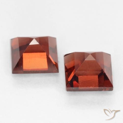 Pyrope Garnet Gemstones in 4 x 4 mm (calibrated) Size for Sale, Pyrope Garnet Stones in Sangria Red Color