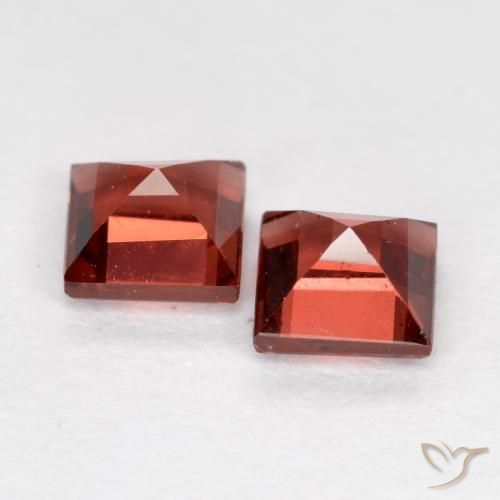 Pyrope Garnet Gemstones in 4.2 x 4.2 mm Size for Sale, Pyrope Garnet Stones in Medium Red Color