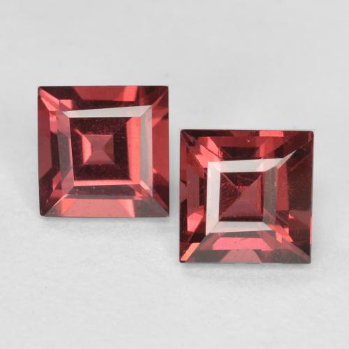 Medium-Dark Red Pyrope Garnet Gem - 0.5ct Square Facet (ID: 558227)