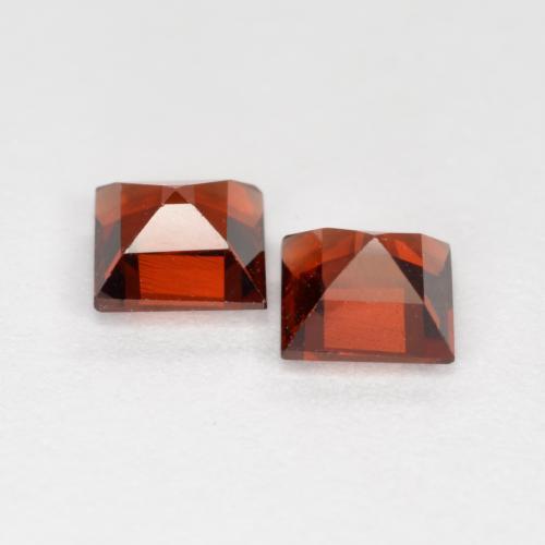 Pyrope Garnet Gemstones in 4.1 x 4.1 mm Size for Sale, Pyrope Garnet Stones in Medium Red Color