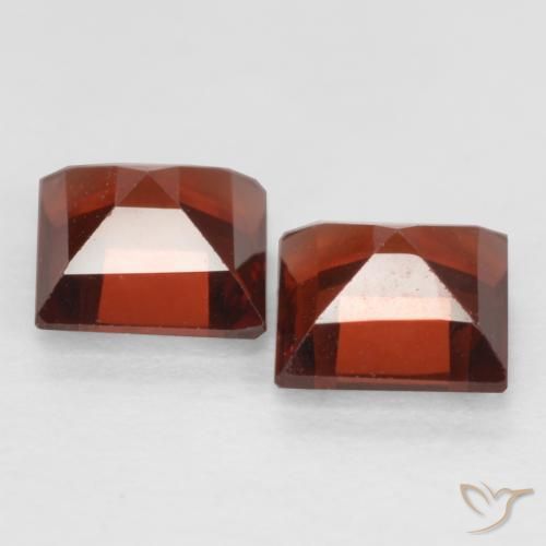 Pyrope Garnet Gemstones in 4 x 4 mm (calibrated) Size for Sale, Pyrope Garnet Stones in Sangria Red Color