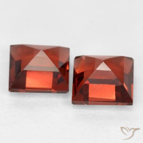 Pyrope Garnet Gemstones in 4 x 4 mm (calibrated) Size for Sale, Pyrope Garnet Stones in Scarlet Red Color