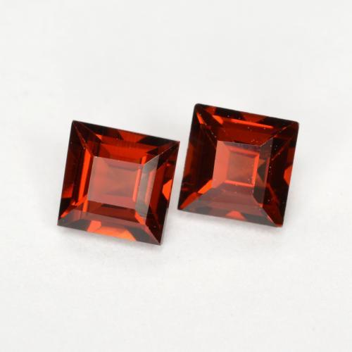 Dark Red Pyrope Garnet Gem - 0.4ct Square Facet (ID: 560978)