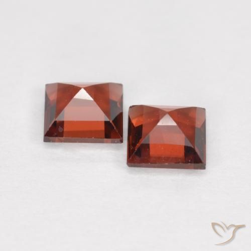 Pyrope Garnet Gemstones in 4 x 4 mm (calibrated) Size for Sale, Pyrope Garnet Stones in Scarlet Red Color
