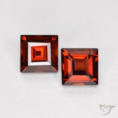 0.94ctw Natural Medium Red Pyrope Garnet, Square, VS