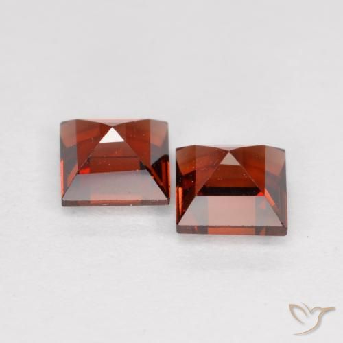 Pyrope Garnet Gemstones in 4.2 x 4.1 mm Size for Sale, Pyrope Garnet Stones in Scarlet Red Color