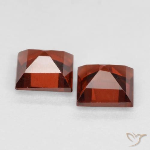 Pyrope Garnet Gemstones in 4 x 4 mm (calibrated) Size for Sale, Pyrope Garnet Stones in Currant Red Color