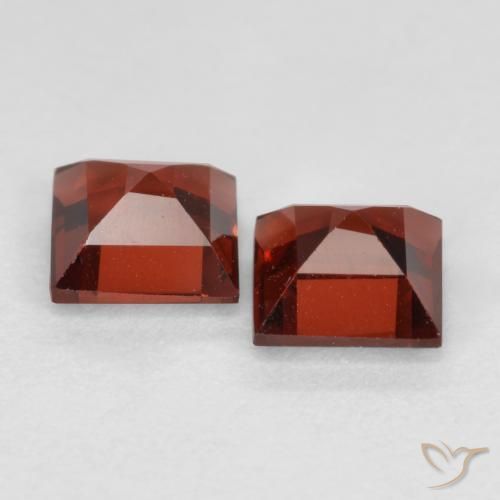 Pyrope Garnet Gemstones in 4 x 4 mm (calibrated) Size for Sale, Pyrope Garnet Stones in Scarlet Red Color