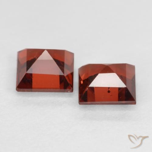 Pyrope Garnet Gemstones in 4 x 4 mm (calibrated) Size for Sale, Pyrope Garnet Stones in Medium Red Color