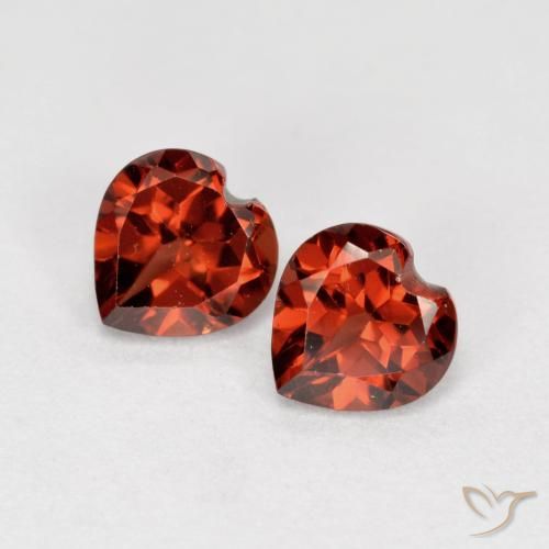 Coppia Granato piropo Cuore abbinata 5,1 x 5,1mm - Peso 1,29 ct totali / media. 0,65 ct ciascuno, pietra preziosa naturale non trattati, colore Ribes Rosso in purezza VS, durezza Mohs 6,5 - 7,5 adatto per gioielli da indossare ogni giorno, Photo A